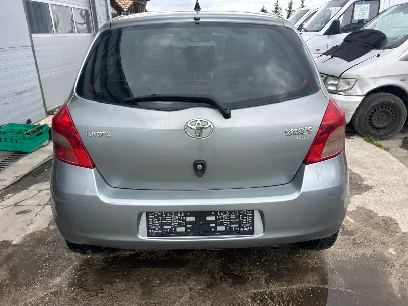 Toyota Yaris 1.0 бензин, снимка 5 - Автомобили и джипове - 50208539