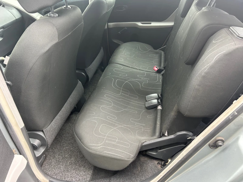 Toyota Yaris 1.0 бензин, снимка 7 - Автомобили и джипове - 50208539