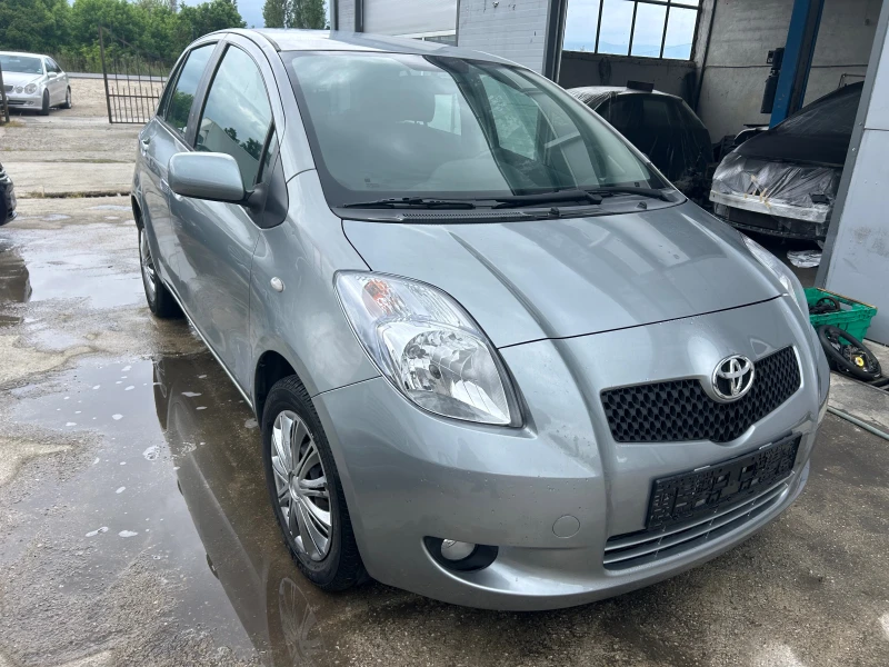 Toyota Yaris 1.0 бензин, снимка 3 - Автомобили и джипове - 50208539
