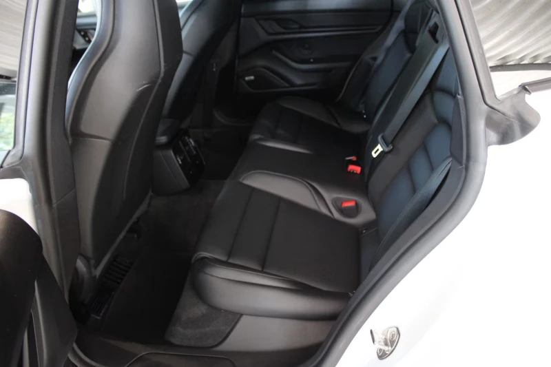 Porsche Taycan RWD/476HP/ACC/BOSE/HEAD-UP/KEYLESS/CARPLAY/804f, снимка 9 - Автомобили и джипове - 51837795