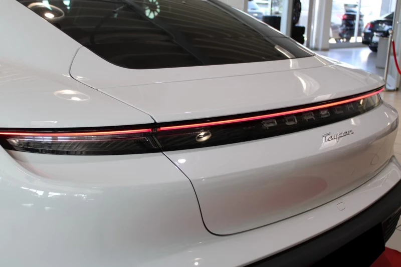 Porsche Taycan RWD/476HP/ACC/BOSE/HEAD-UP/KEYLESS/CARPLAY/804f, снимка 4 - Автомобили и джипове - 51837795