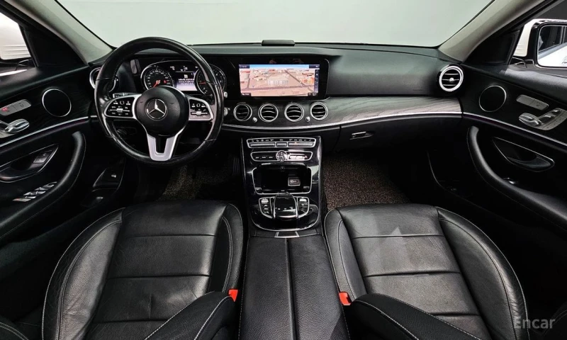 Mercedes-Benz E 220, снимка 7 - Автомобили и джипове - 52971637
