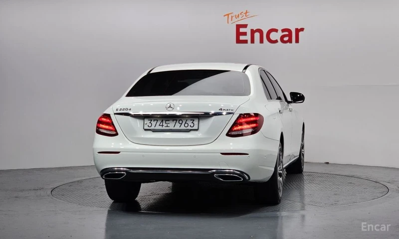 Mercedes-Benz E 220, снимка 4 - Автомобили и джипове - 52971637