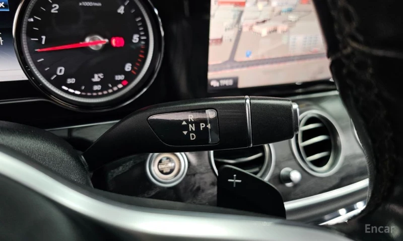 Mercedes-Benz E 220, снимка 9 - Автомобили и джипове - 52971637