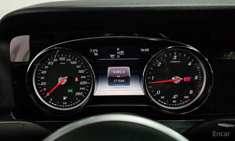 Mercedes-Benz E 220, снимка 8 - Автомобили и джипове - 52971637