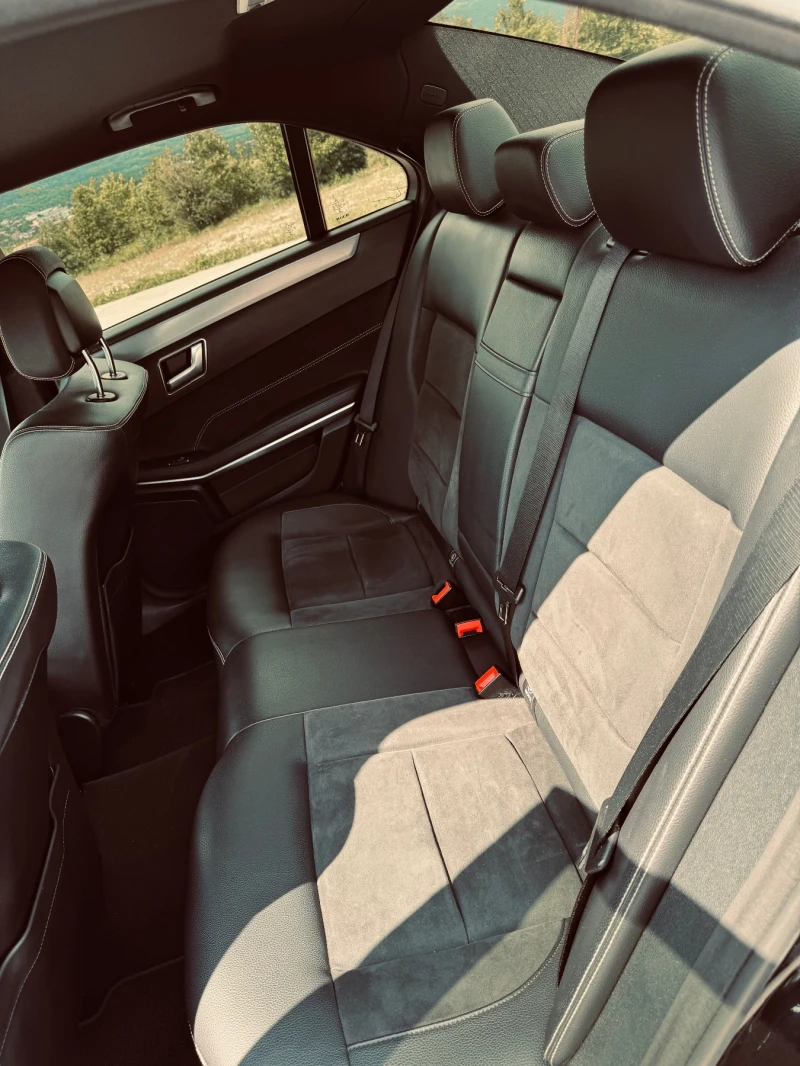 Mercedes-Benz E 220 AMG LINE 9 G-TRONIC, снимка 13 - Автомобили и джипове - 53582315