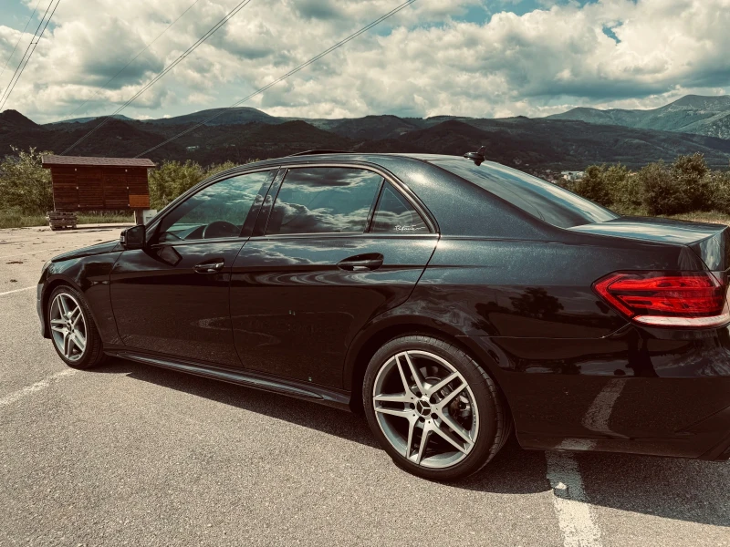 Mercedes-Benz E 220 AMG LINE 9 G-TRONIC, снимка 4 - Автомобили и джипове - 53582315