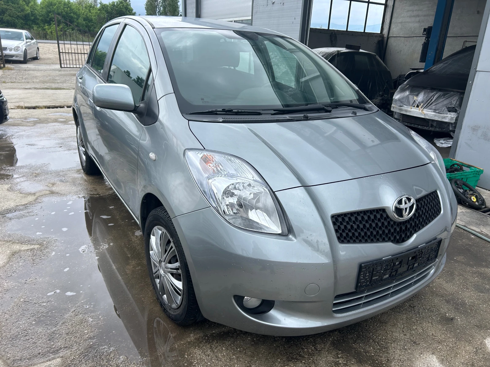 Toyota Yaris 1.0 бензин - изображение 3
