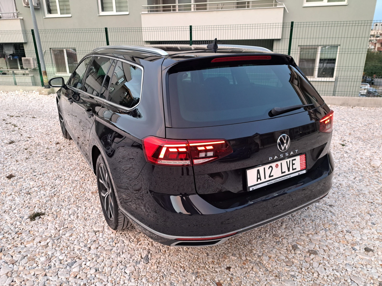 VW Passat 2.0TDi 150к.с Elegance DSG - изображение 8