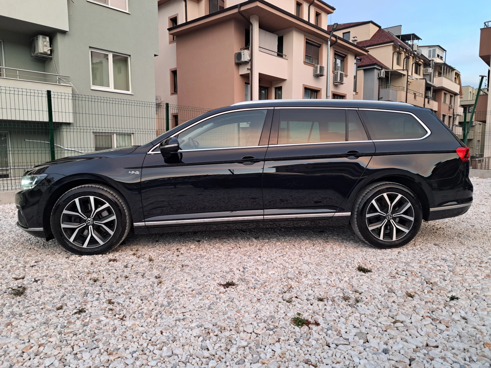 VW Passat 2.0TDi 150к.с Elegance DSG - изображение 9