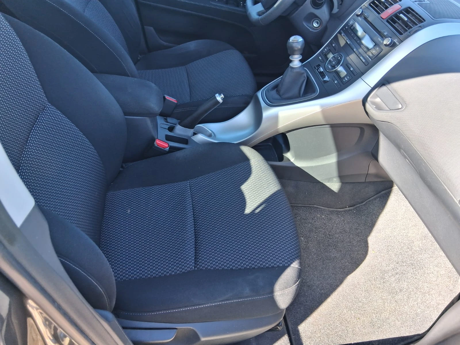 Toyota Auris 1.4D4D - изображение 9