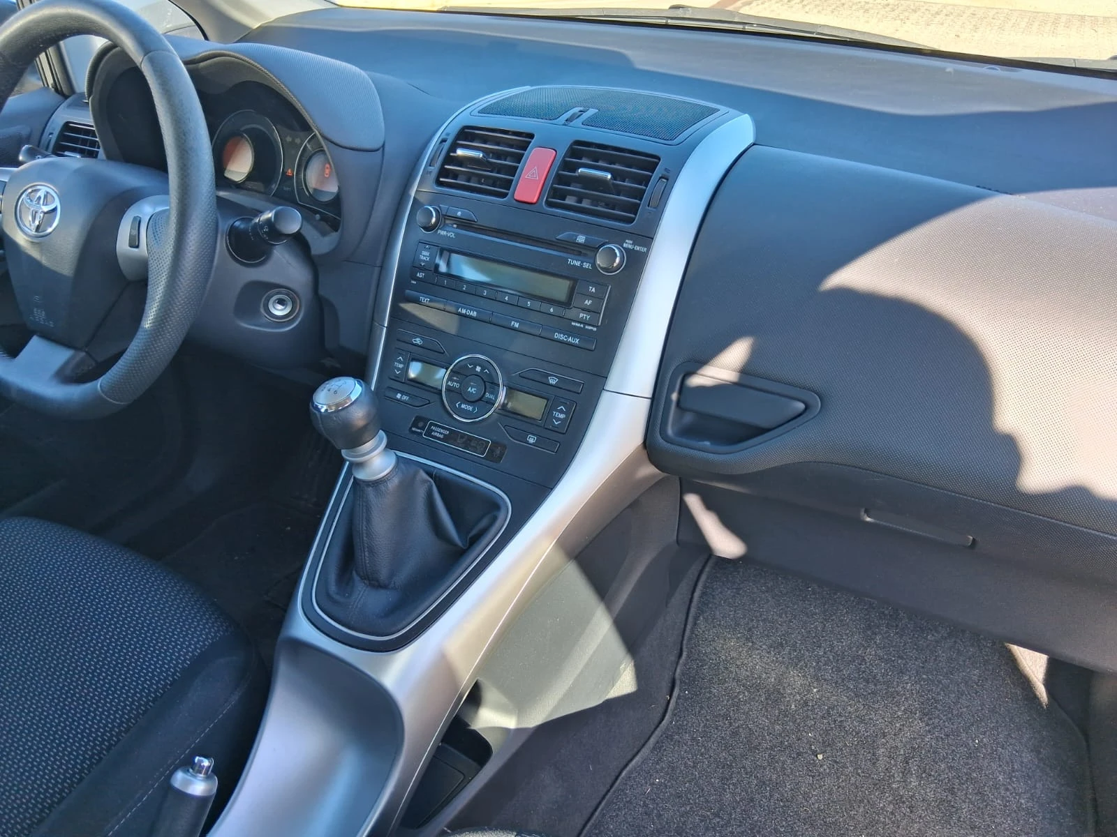 Toyota Auris 1.4D4D - изображение 8