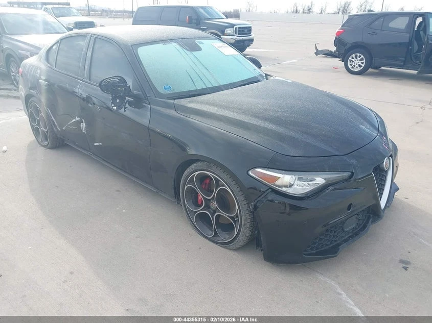 Alfa Romeo Giulia Ti Sport Rwd, снимка 2 - Автомобили и джипове - 54185631