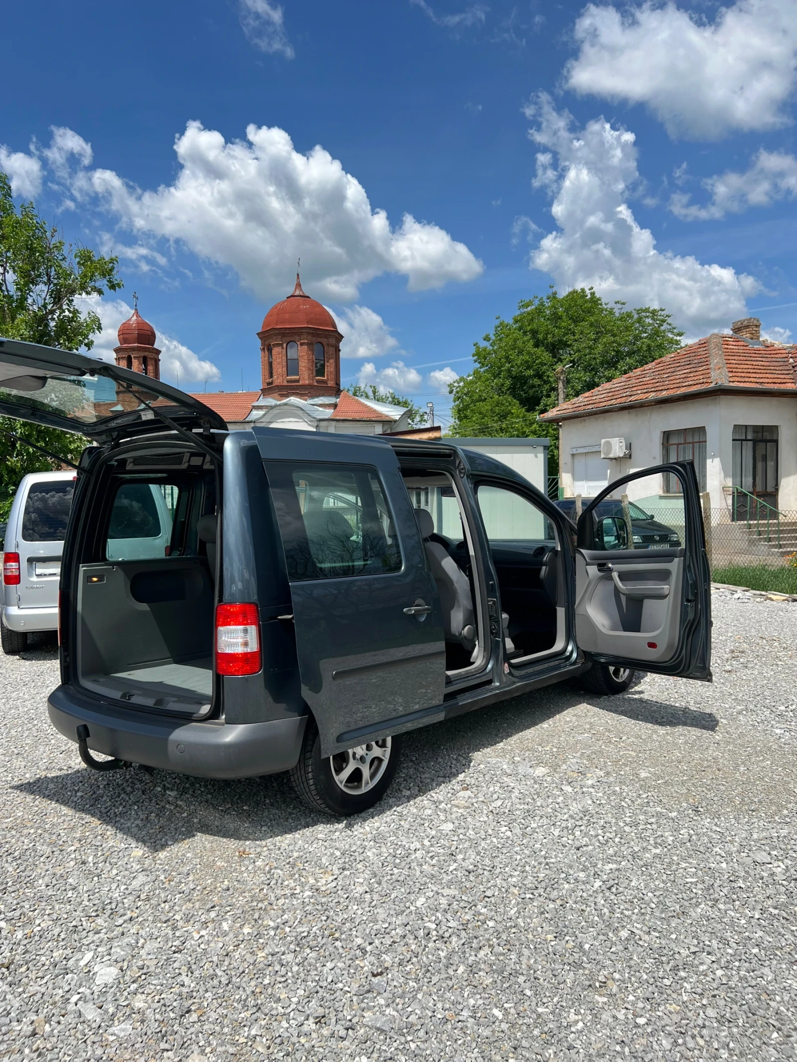 VW Caddy 1.6 MPI, снимка 9 - Автомобили и джипове - 54667763