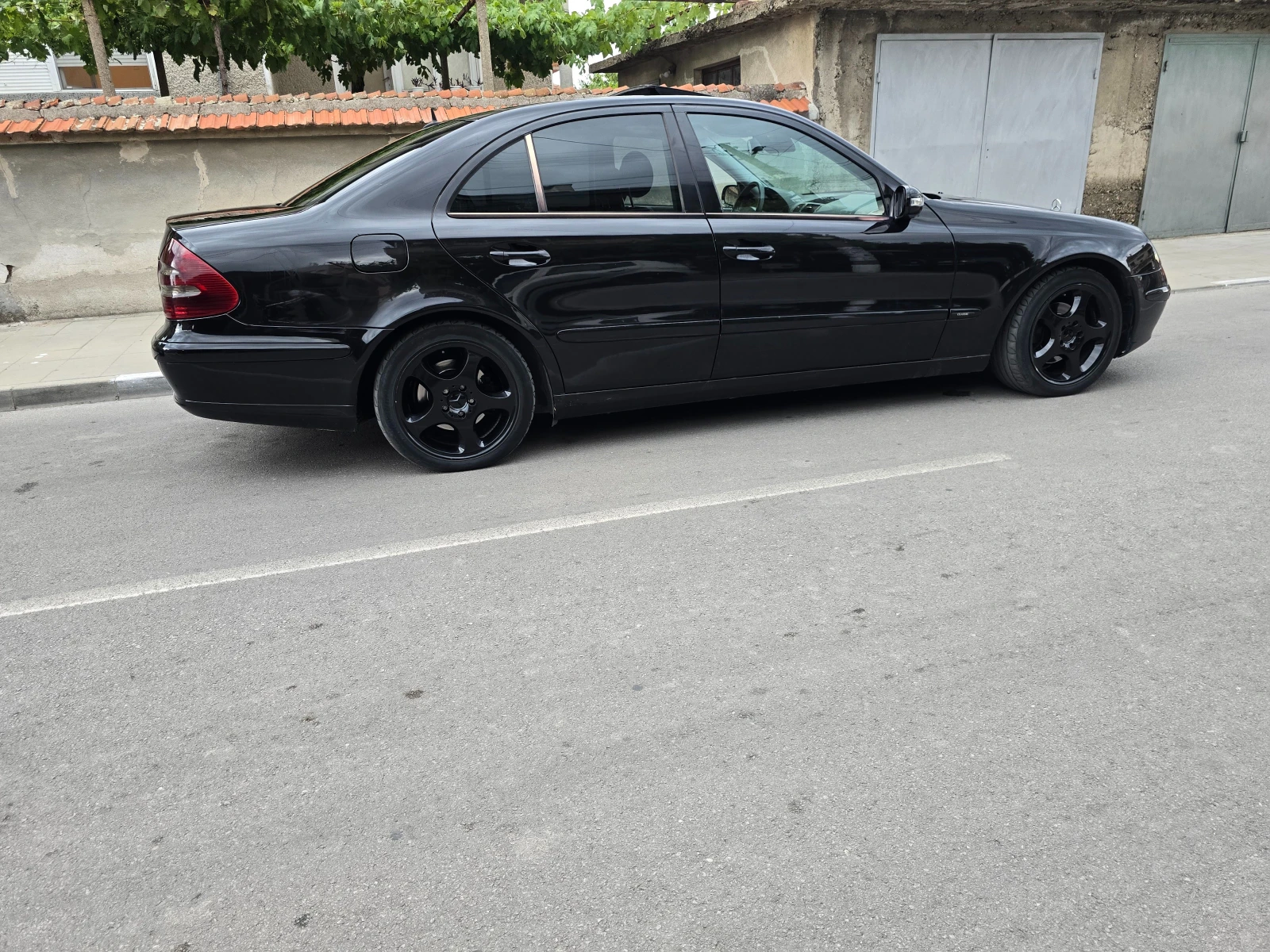 Mercedes-Benz E 220 2.2 CDI, снимка 2 - Автомобили и джипове - 56522601