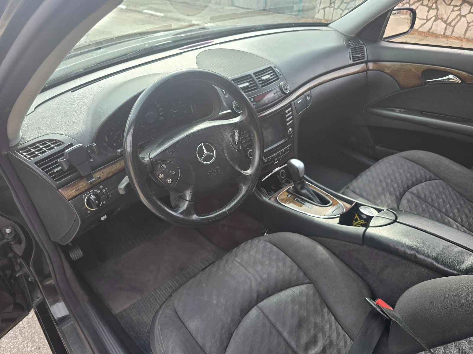 Mercedes-Benz E 220 2.2 CDI, снимка 15 - Автомобили и джипове - 56522601
