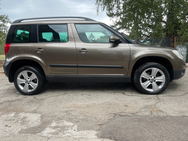 Skoda Yeti 2.0TDI* 4x4* avtomat* navi* , снимка 15 - Автомобили и джипове - 47531935