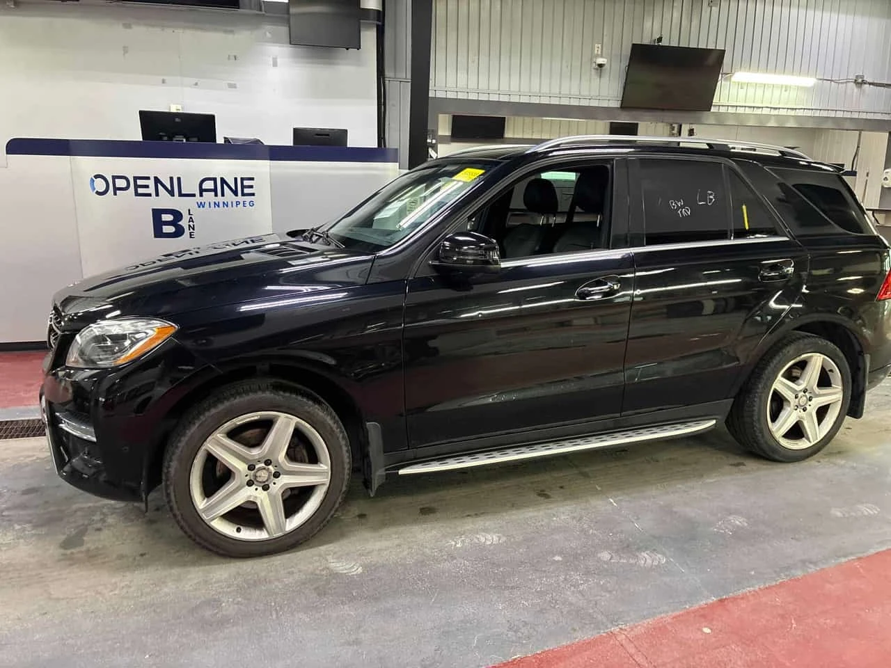 Mercedes-Benz ML 350 * 4MATIC 4dr BlueTEC* АВТОКРЕДИТ* , снимка 2 - Автомобили и джипове - 56230432