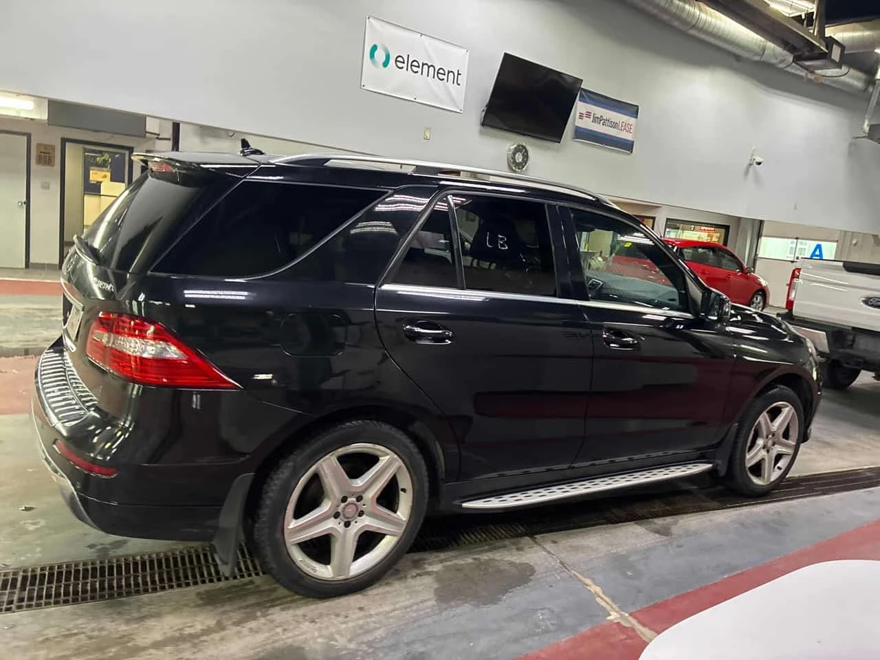 Mercedes-Benz ML 350 * 4MATIC 4dr BlueTEC* АВТОКРЕДИТ* , снимка 3 - Автомобили и джипове - 56230432