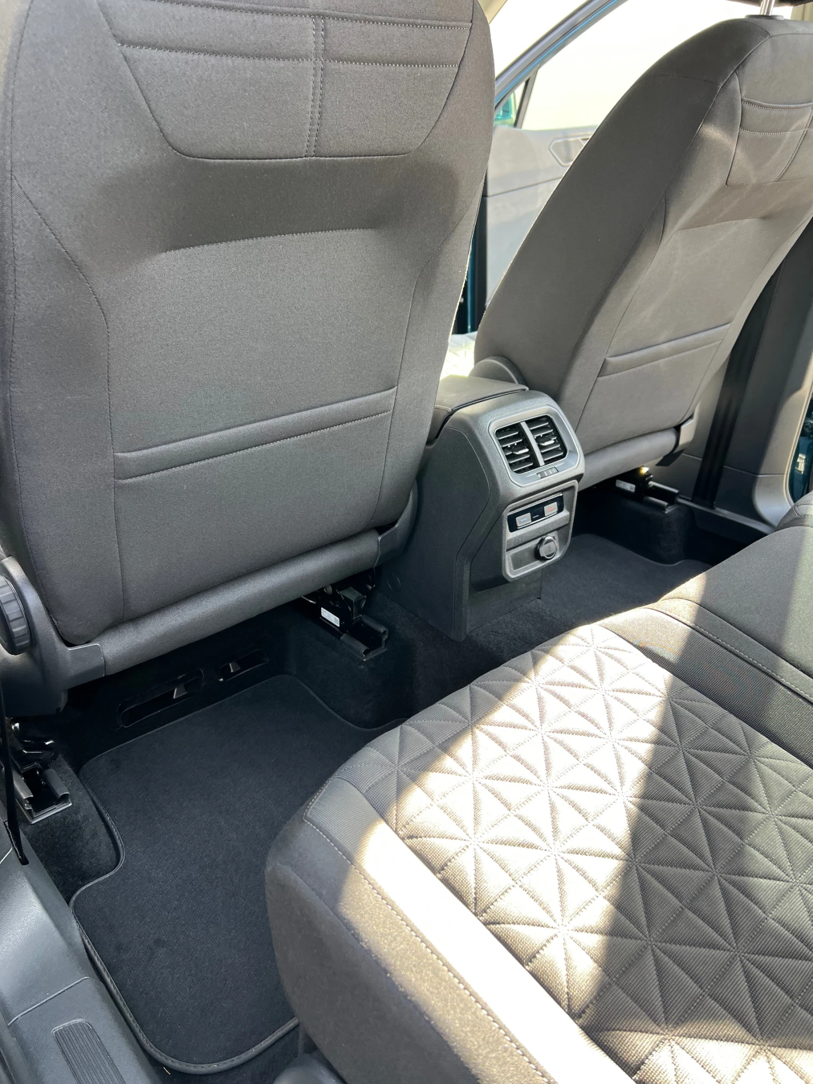VW Tiguan, снимка 12 - Автомобили и джипове - 56496530