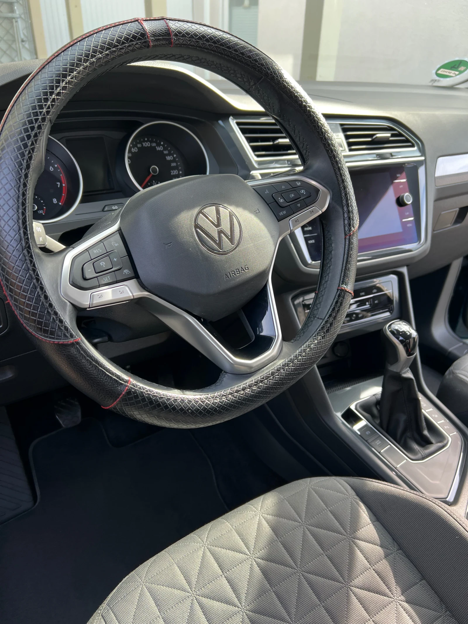 VW Tiguan, снимка 8 - Автомобили и джипове - 56496530