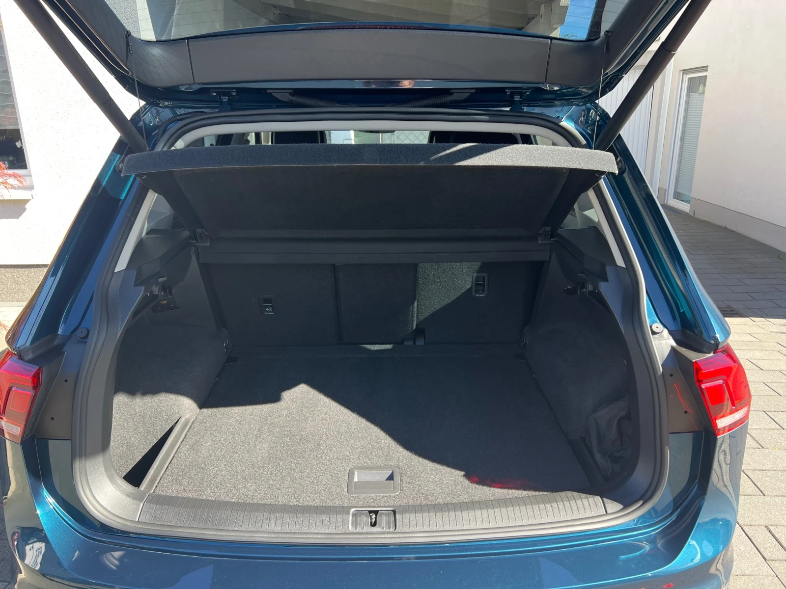 VW Tiguan, снимка 4 - Автомобили и джипове - 56496530
