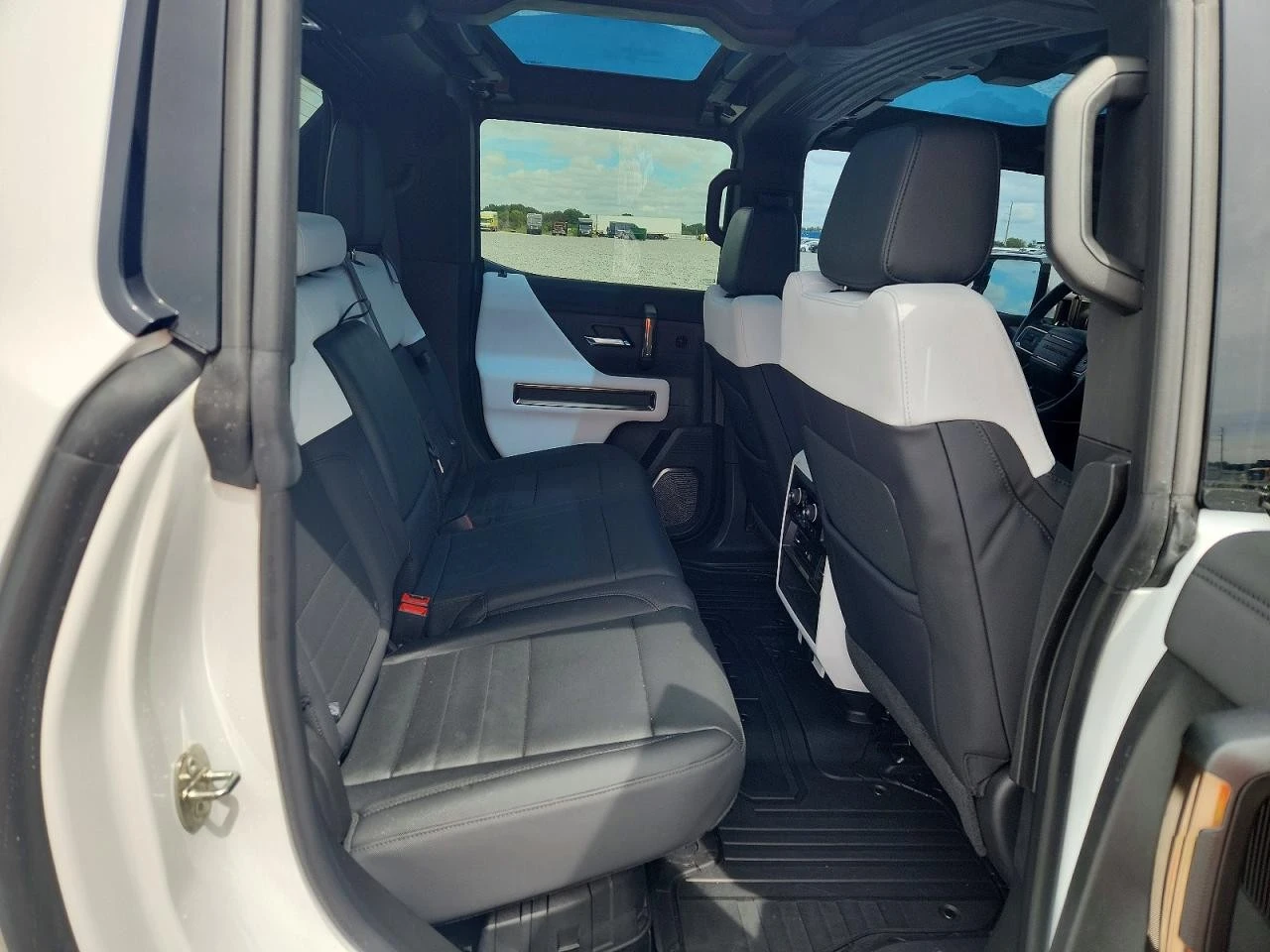 Hummer H3 EV PICKUP 3X AWD , снимка 10 - Автомобили и джипове - 56740735