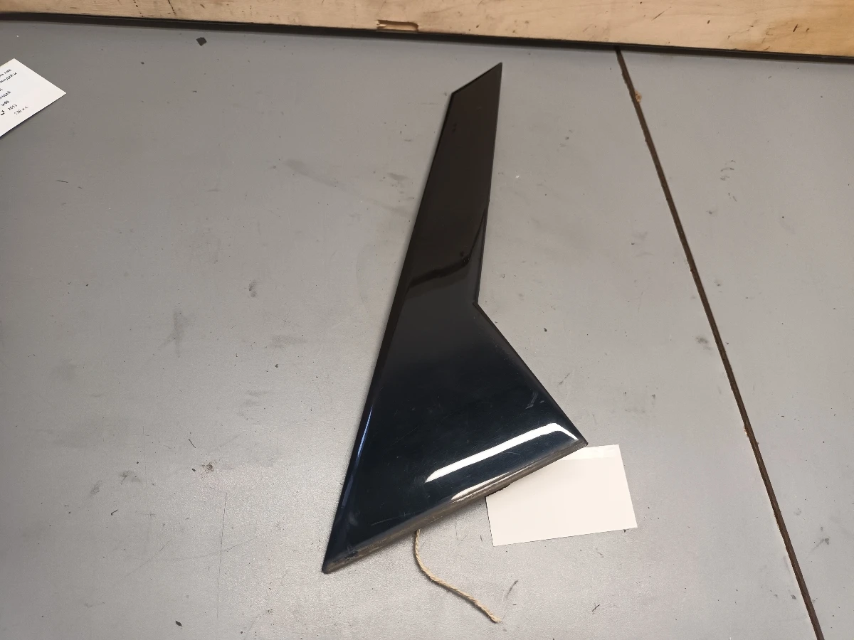 лайсна задна дясна врата Хюндай и40 1.7д