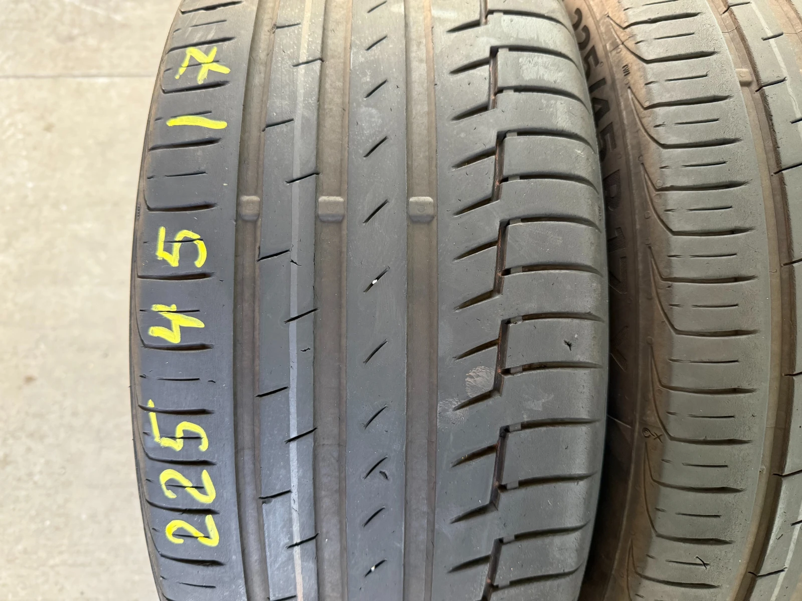 Гуми Летни 225/45R17, снимка 2 - Гуми и джанти - 55486237