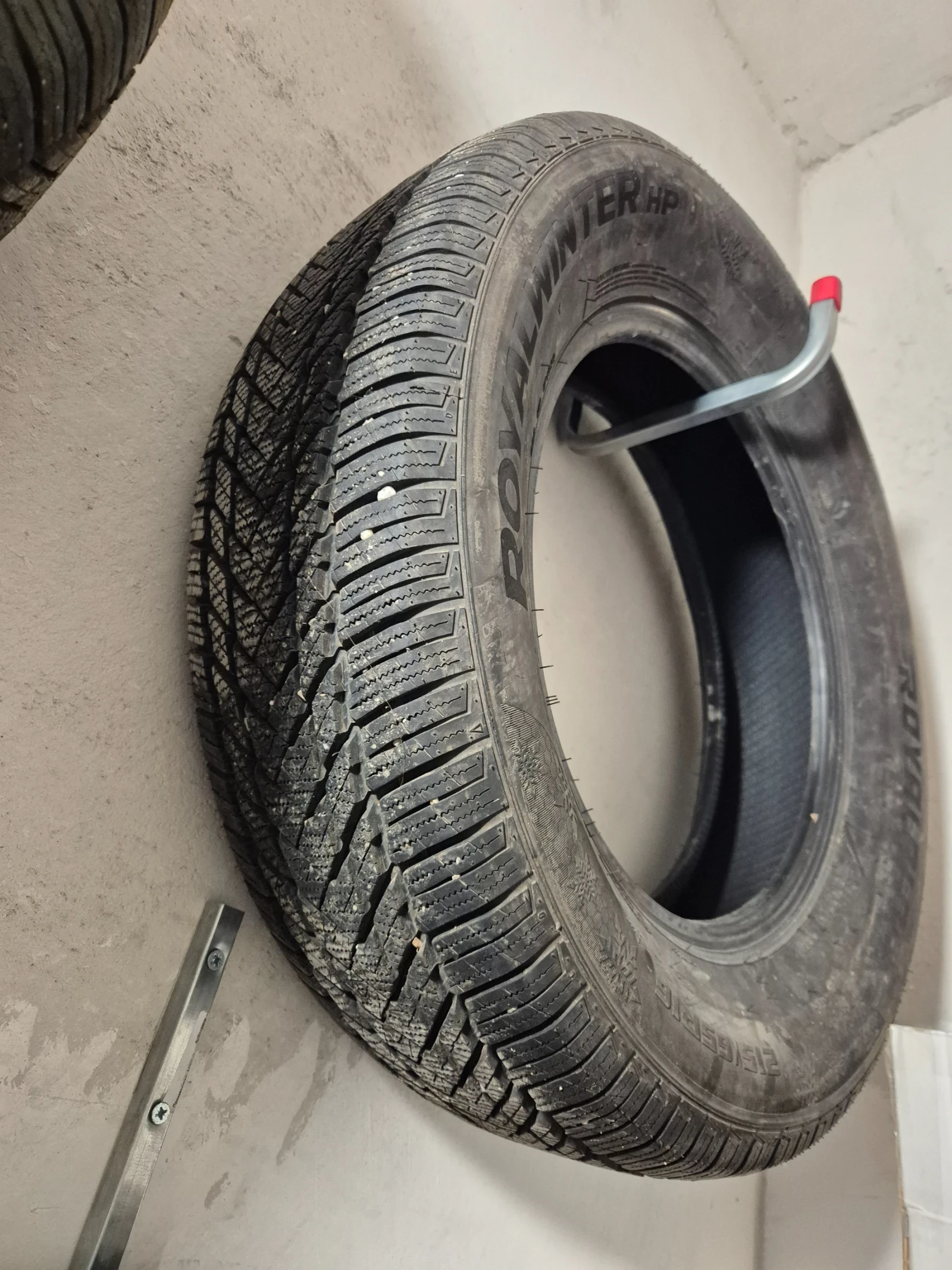 Гуми Зимни 215/65R16, снимка 4 - Гуми и джанти - 56655985