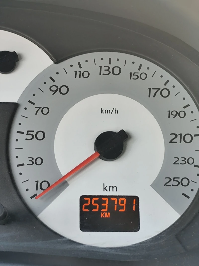 Renault Clio, снимка 7 - Автомобили и джипове - 51982176