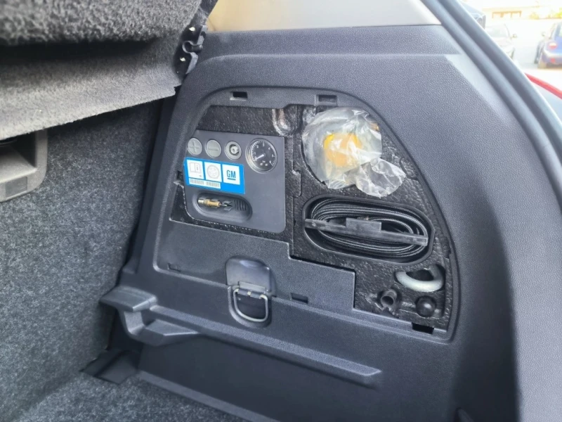 Opel Corsa 1.2 Газ-Бензин , снимка 12 - Автомобили и джипове - 52628363