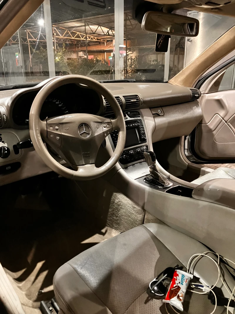 Mercedes-Benz C 220, снимка 8 - Автомобили и джипове - 52897677