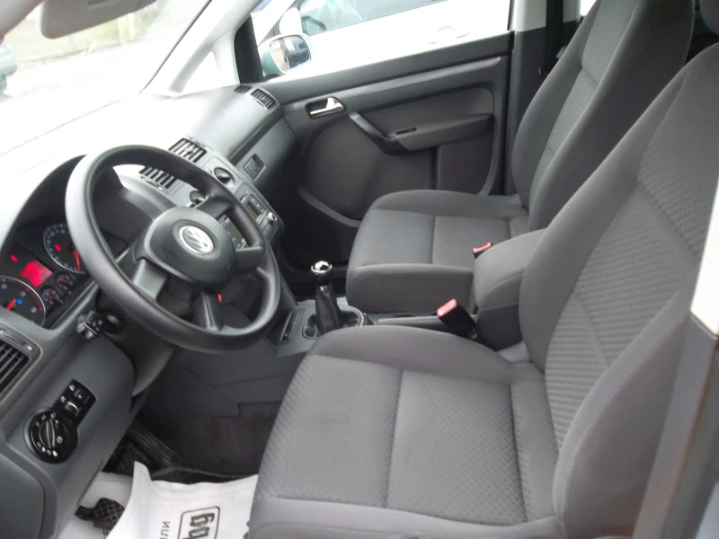 VW Touran 1.9 TDI-105 7 местна, снимка 6 - Автомобили и джипове - 53281009