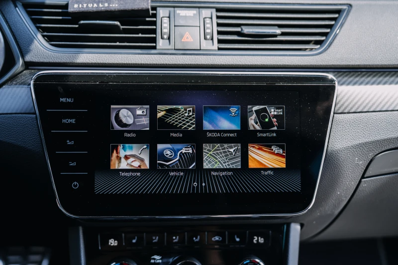 Skoda Superb Sportline, снимка 15 - Автомобили и джипове - 53280998