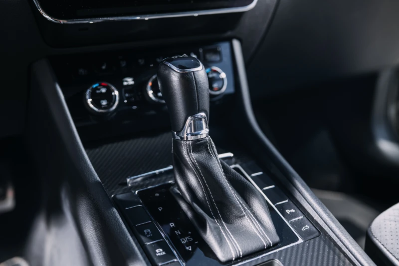 Skoda Superb Sportline, снимка 12 - Автомобили и джипове - 53280998