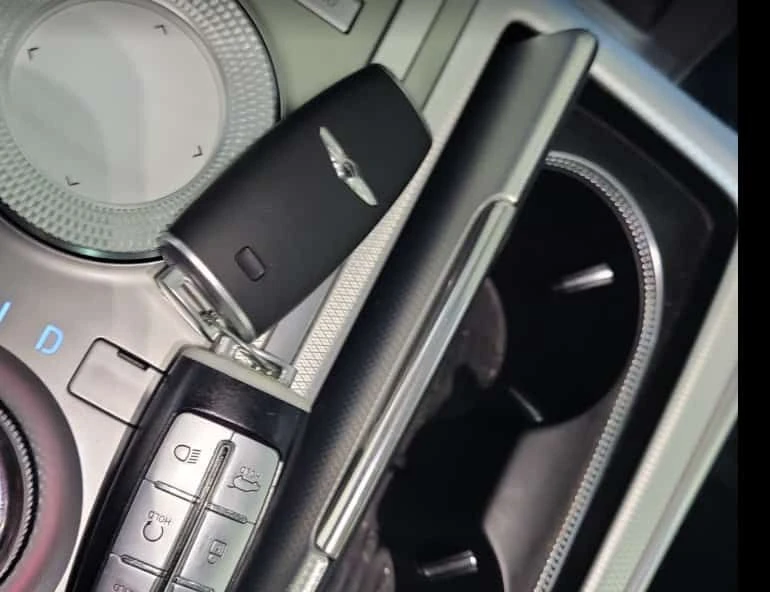 Genesis GV80 2.5T Select/ПАНОРАМА/ДИСТРОНИК, снимка 12 - Автомобили и джипове - 54630939