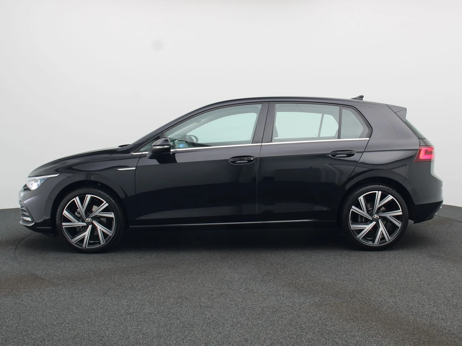 VW Golf 8*Style*2.0 TDI*DSG*Matrix*Navi*RFK - изображение 4