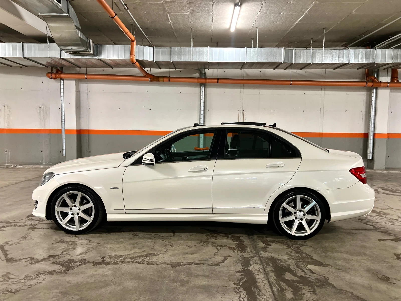 Mercedes-Benz C 250 -AMG-Line-Panorama-Лизинг през Уникредит  - изображение 4