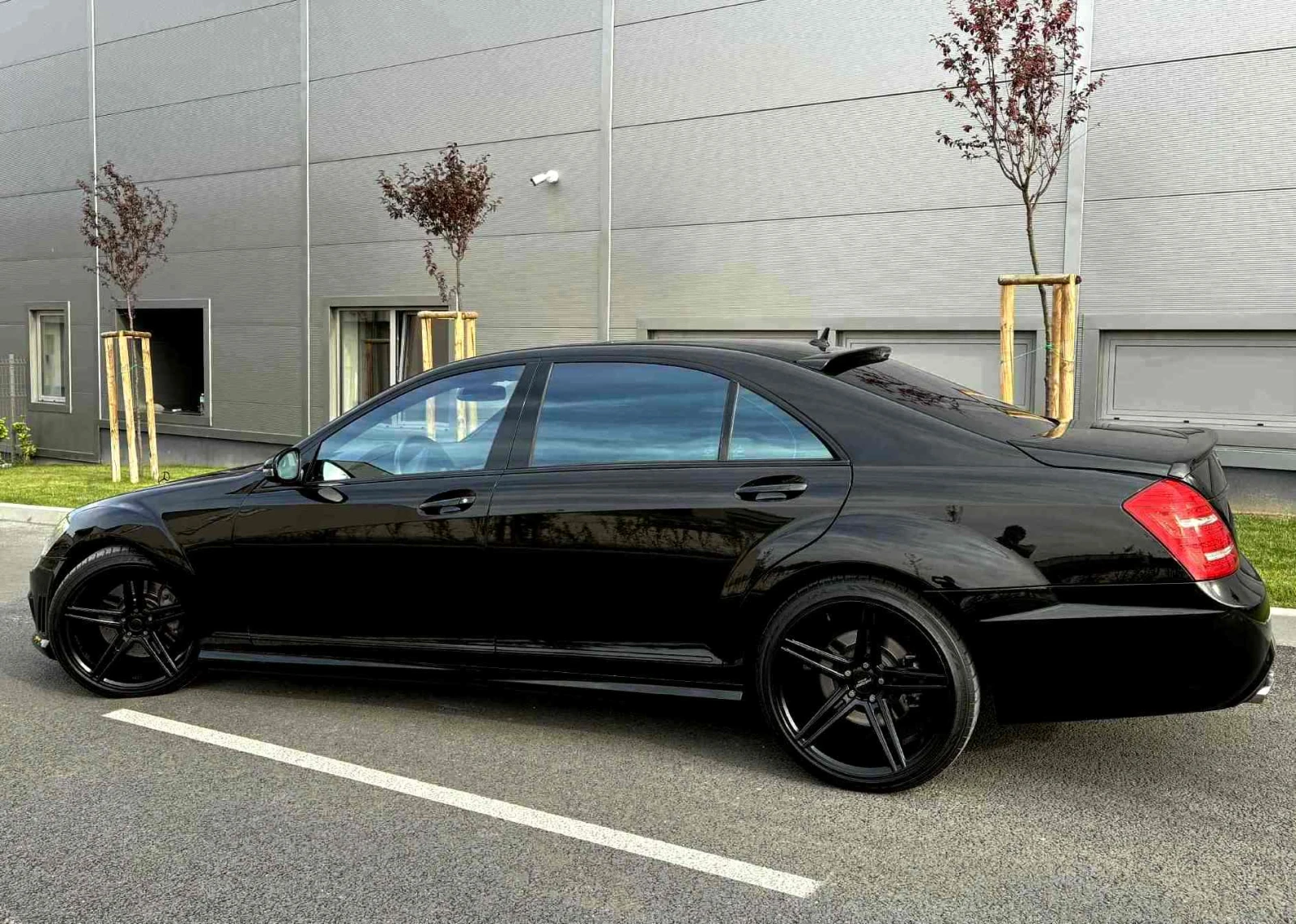 Mercedes-Benz S 500 L 6.5 AMG / PANO / 3xTV / NIGHT VISION / LPG*  - изображение 2