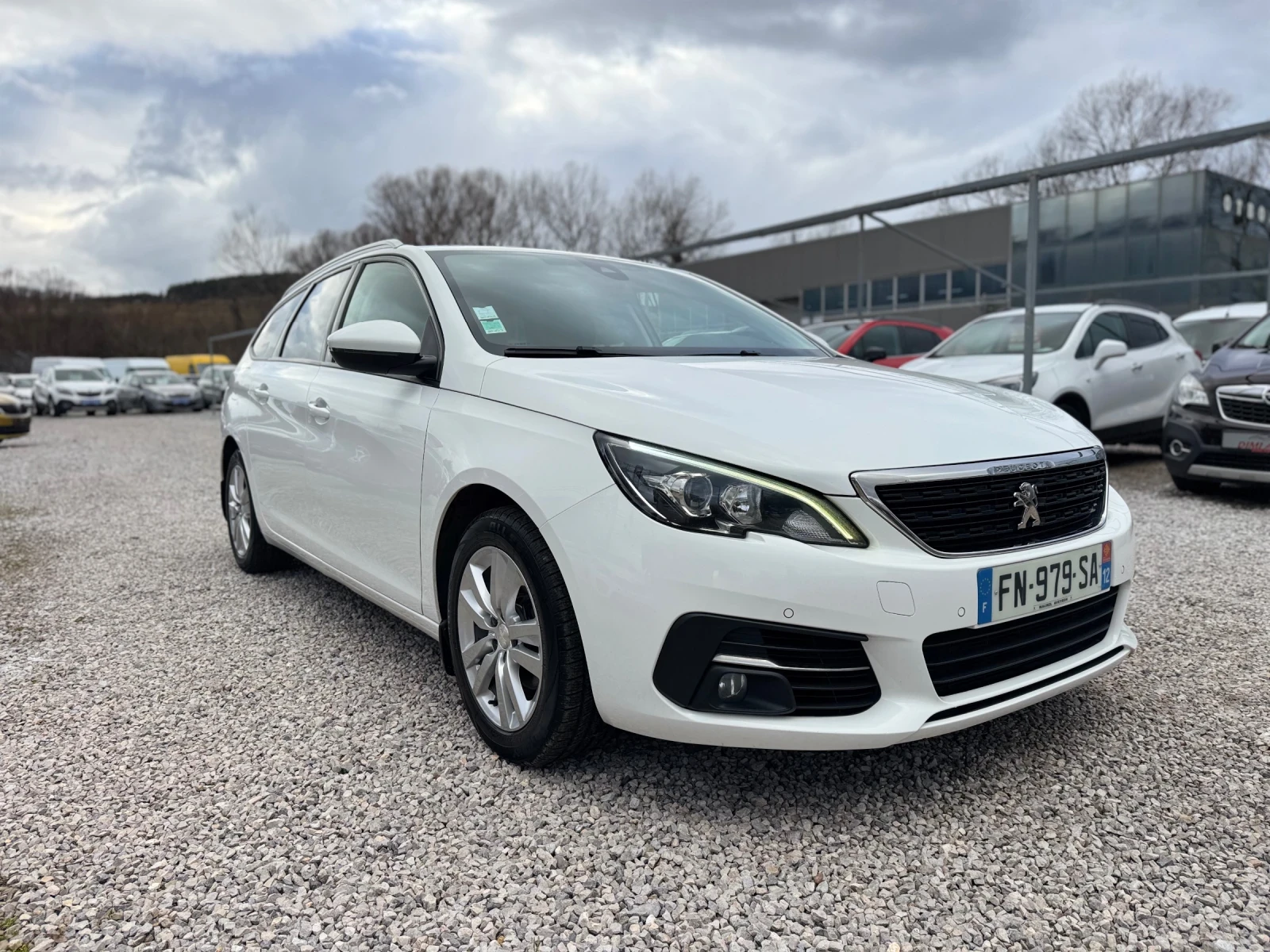 Peugeot 308 1.5Blue-HDi , снимка 3 - Автомобили и джипове - 53762319