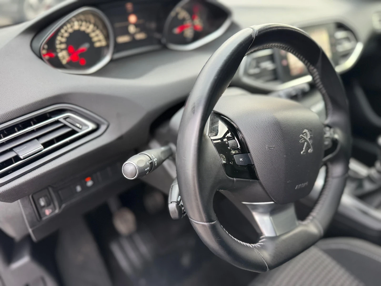 Peugeot 308 1.5Blue-HDi , снимка 12 - Автомобили и джипове - 53762319