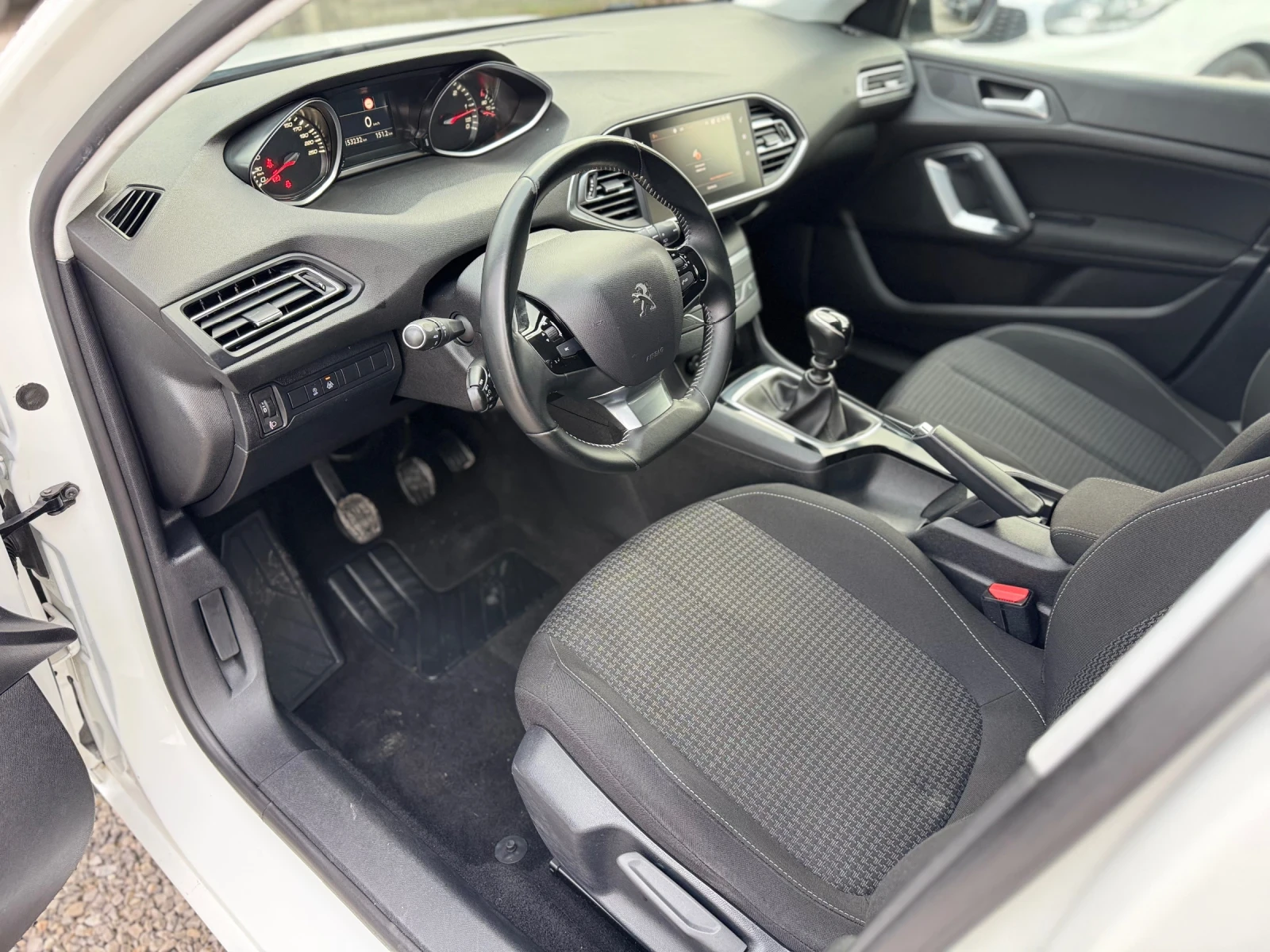 Peugeot 308 1.5Blue-HDi , снимка 11 - Автомобили и джипове - 53762319