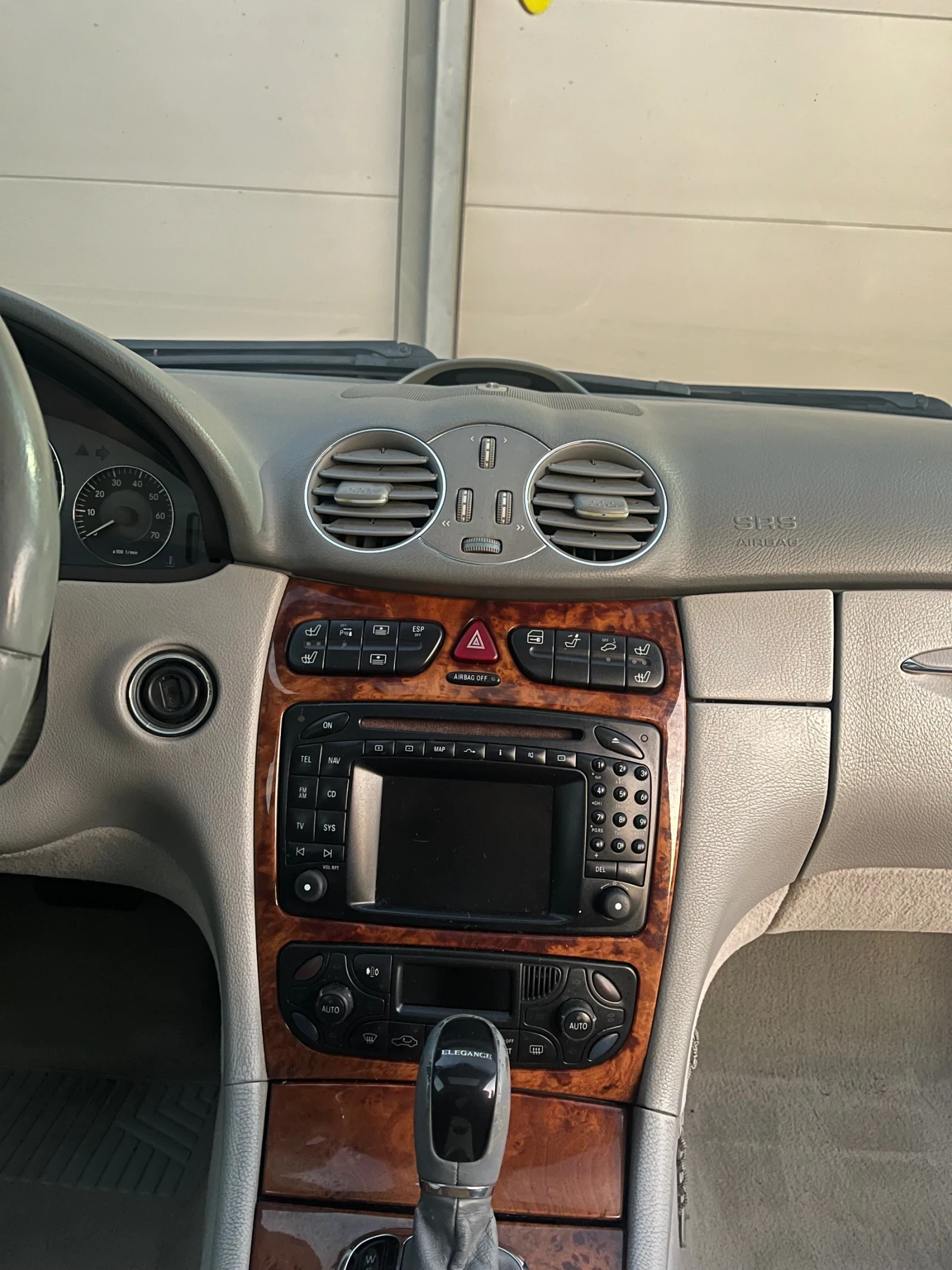 Mercedes-Benz CLK 320 LPG, снимка 15 - Автомобили и джипове - 53851670