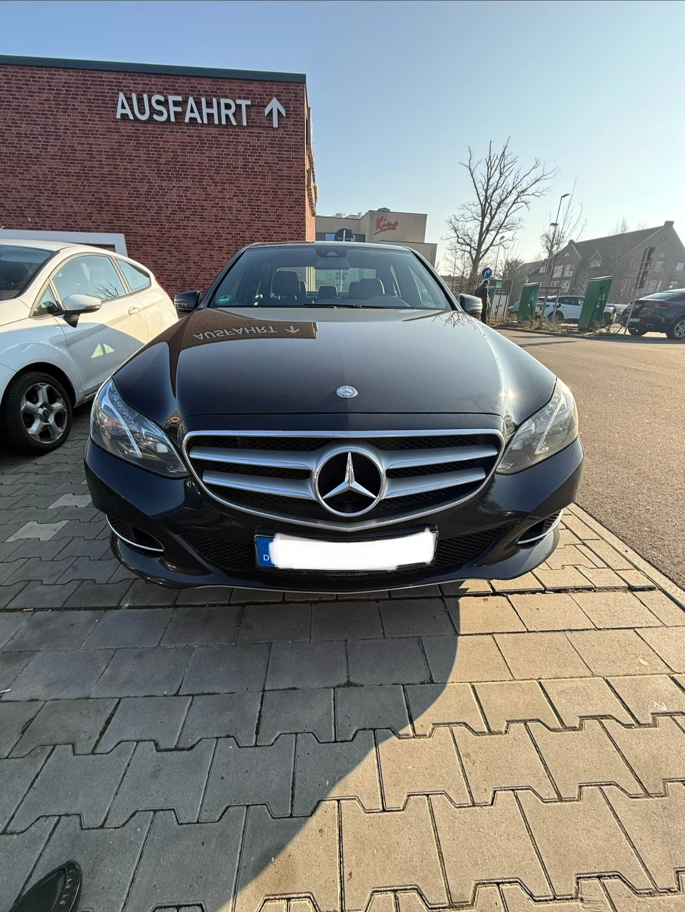 Mercedes-Benz E 220, снимка 2 - Автомобили и джипове - 53858698
