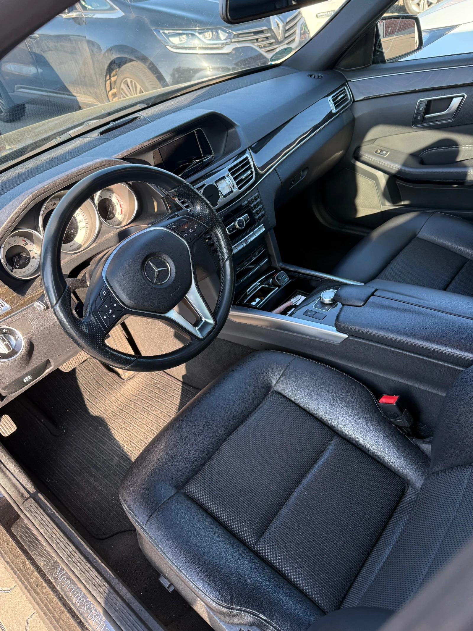 Mercedes-Benz E 220, снимка 7 - Автомобили и джипове - 53858698