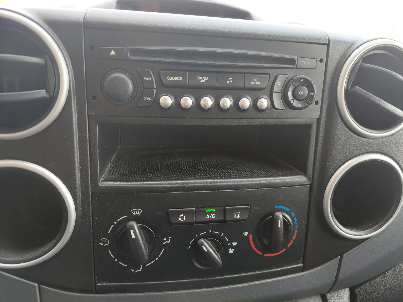 Peugeot Partner, снимка 11 - Автомобили и джипове - 53942958