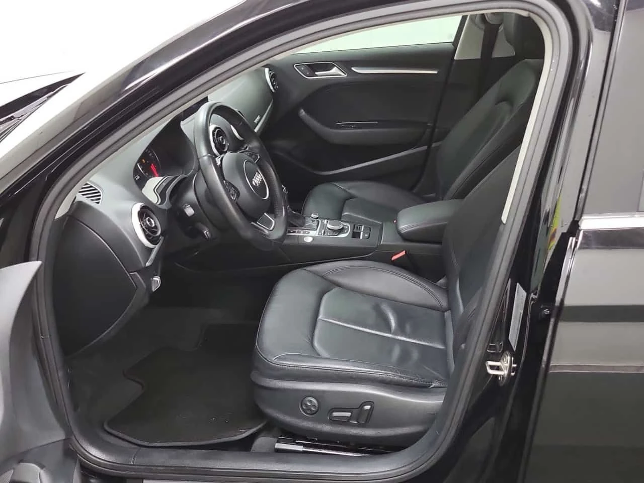 Audi A3 * 2.0T PROGRESSIV * ПАНО* ПОДГРЕВ* , снимка 5 - Автомобили и джипове - 53953249