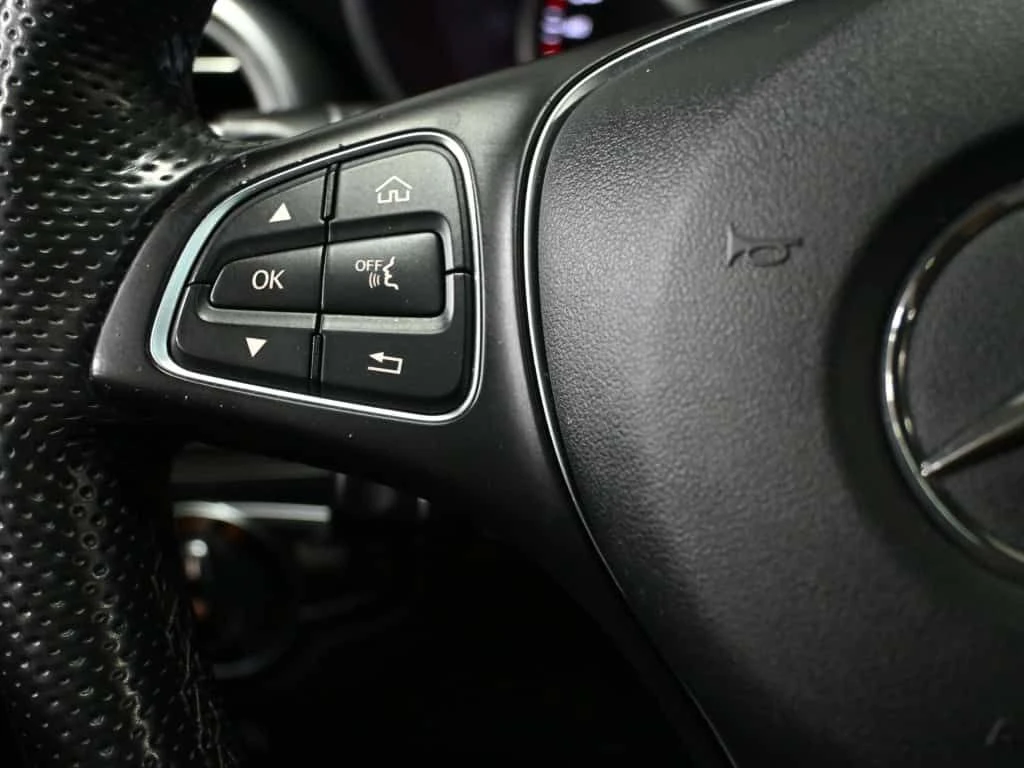 Mercedes-Benz C 300 * CARFAX * ЦЕНА ДО БГ, снимка 15 - Автомобили и джипове - 54595183