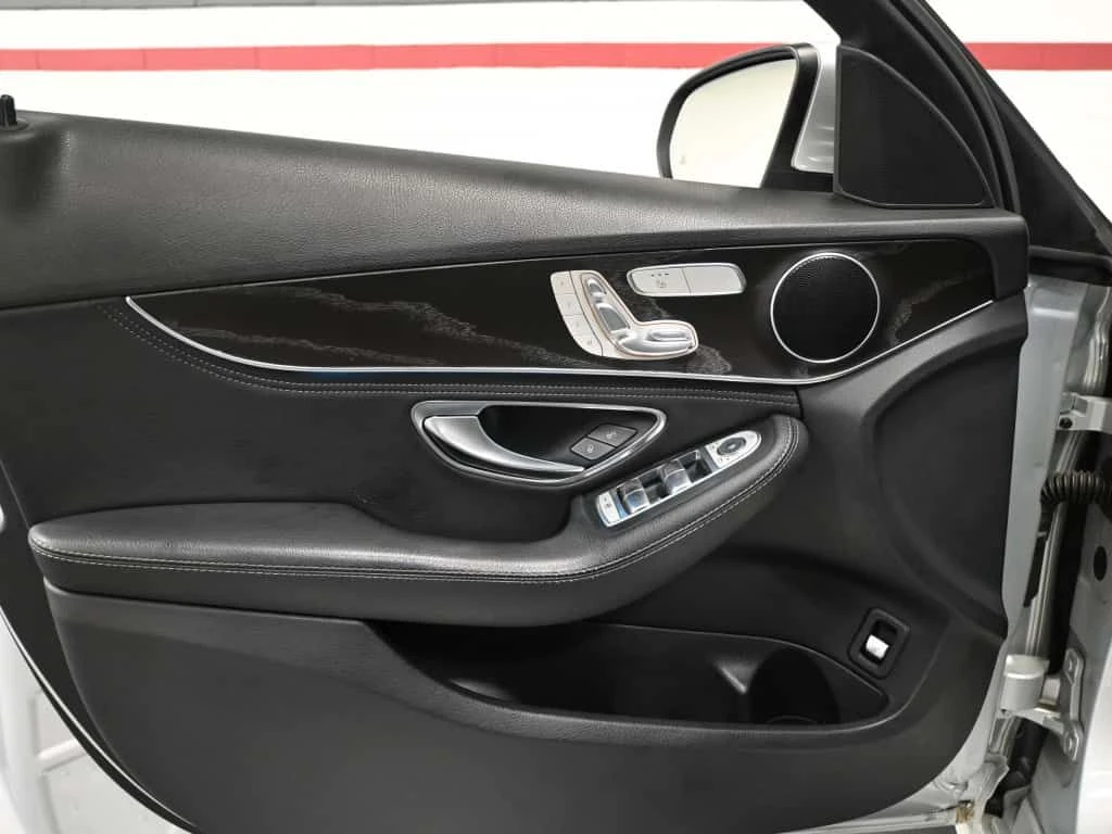 Mercedes-Benz C 300 * CARFAX * ЦЕНА ДО БГ, снимка 11 - Автомобили и джипове - 54595183